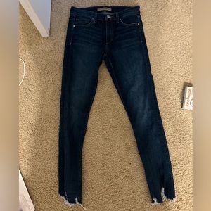 joes jeans dark wash with distressed bottoms size 26 (2)